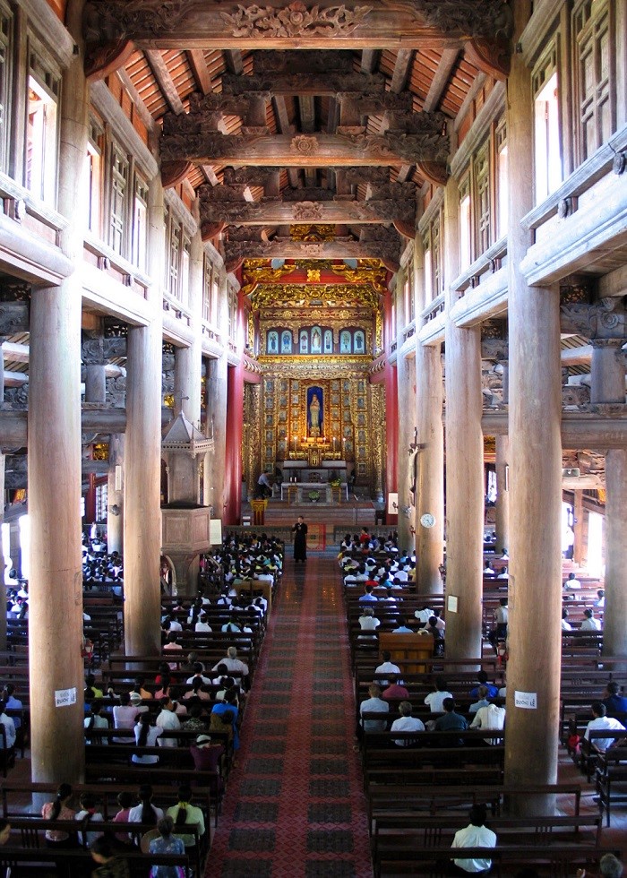 Salón de la Catedral Phat Diem Ninh Binh - Authentik Vietnam